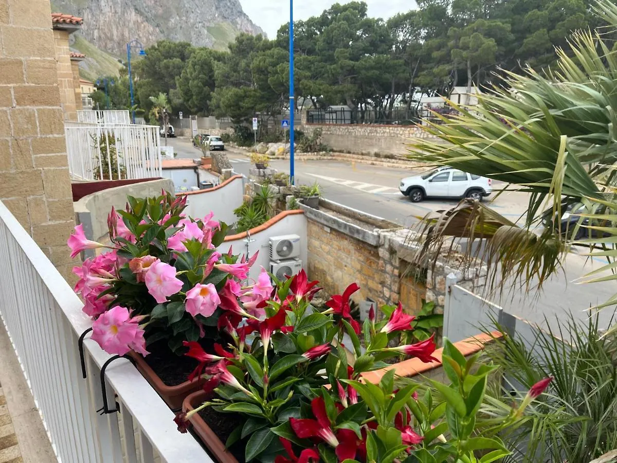Ashur Apartments Mondello 0*,