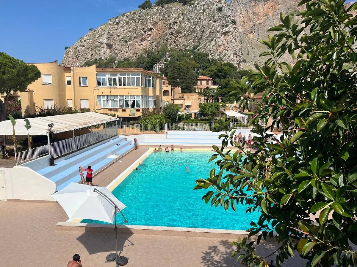 Holiday home Ashur Apartments Mondello Italy