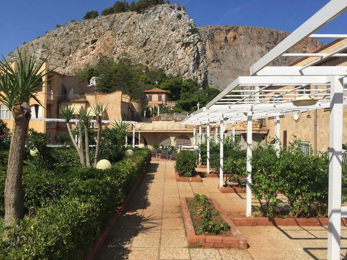Ashur Apartments Mondello