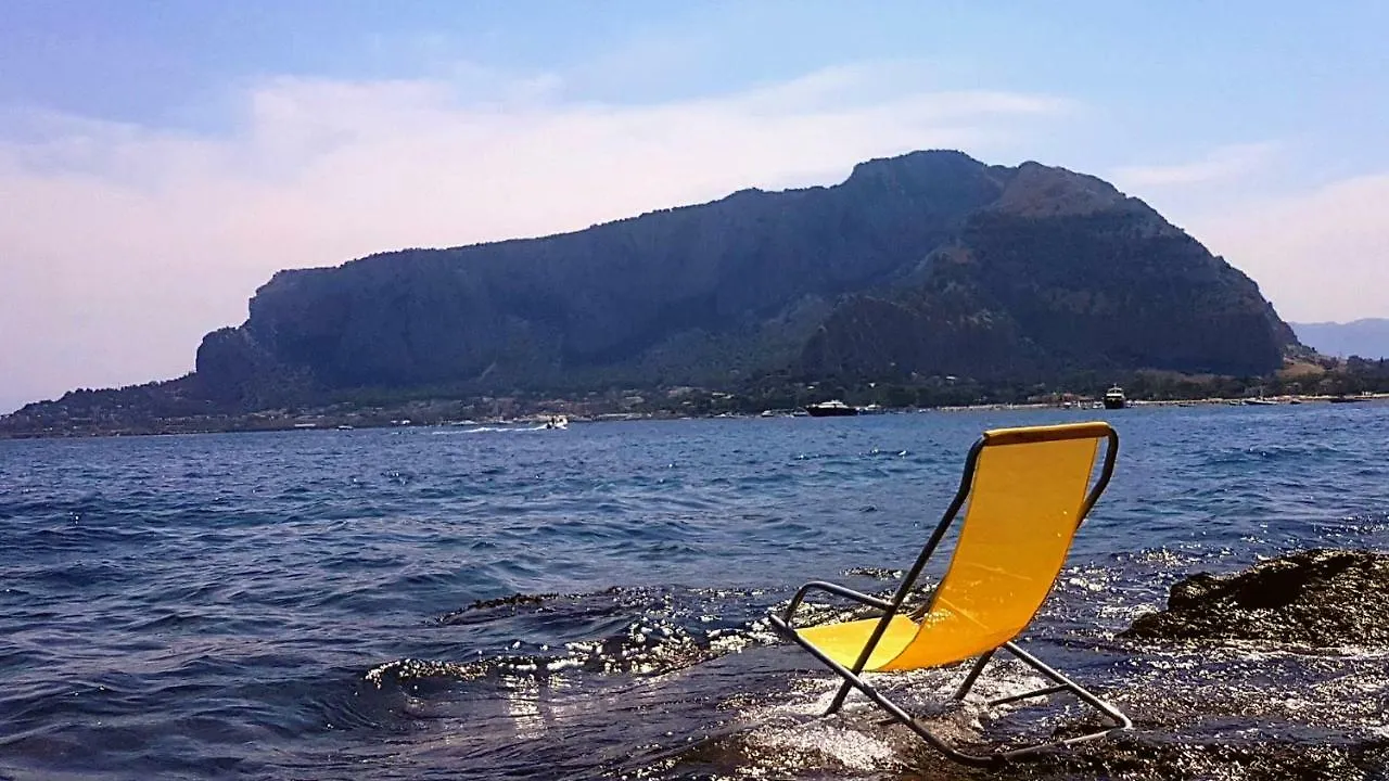 Ashur Apartments Mondello 0*,
