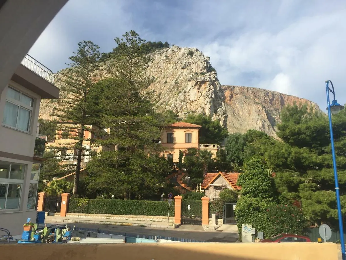 Holiday home Ashur Apartments Mondello