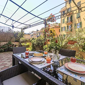 sole-terrazza-centro-citta-e-wi-fi-veloce.hotelitalianriviera.com/