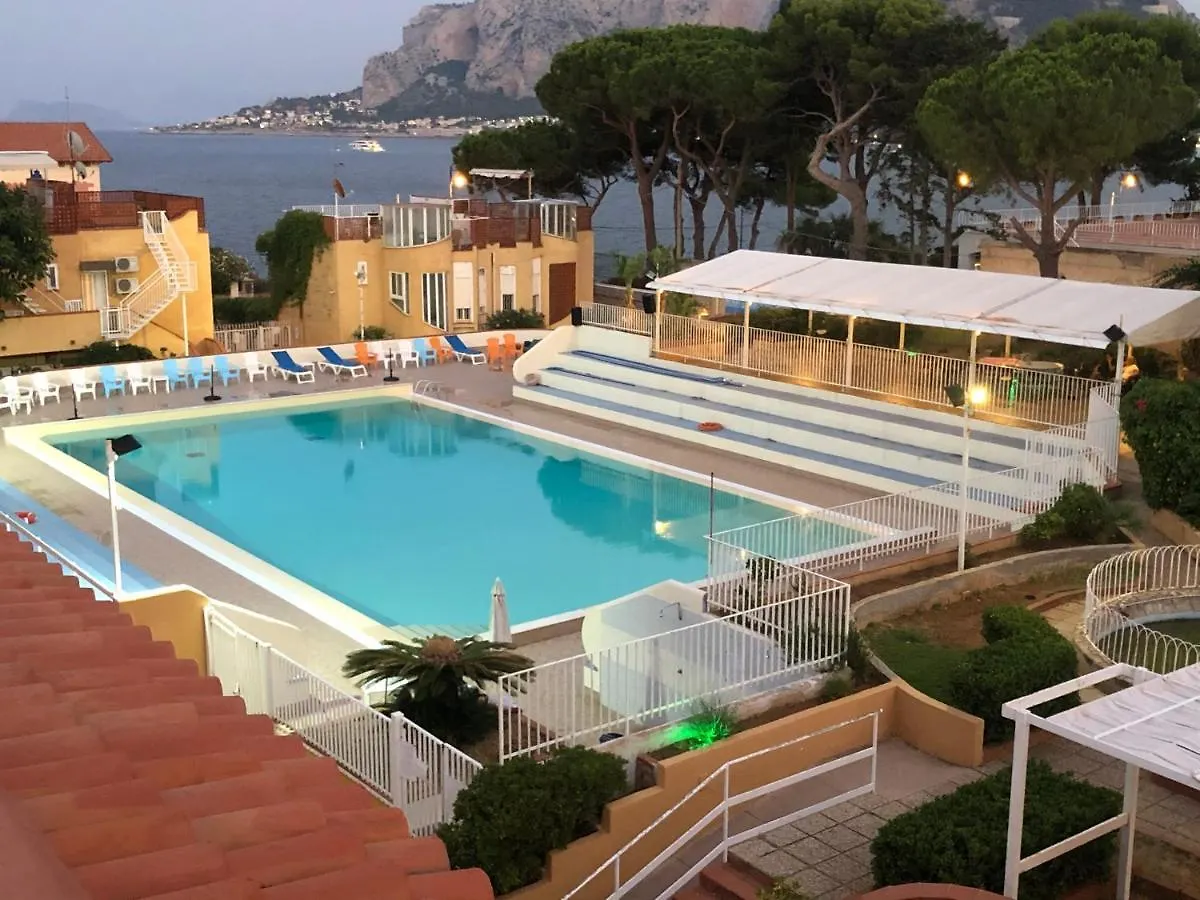 Ashur Apartments Mondello