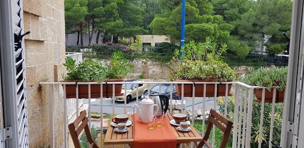 Ashur Apartments Mondello 0*,